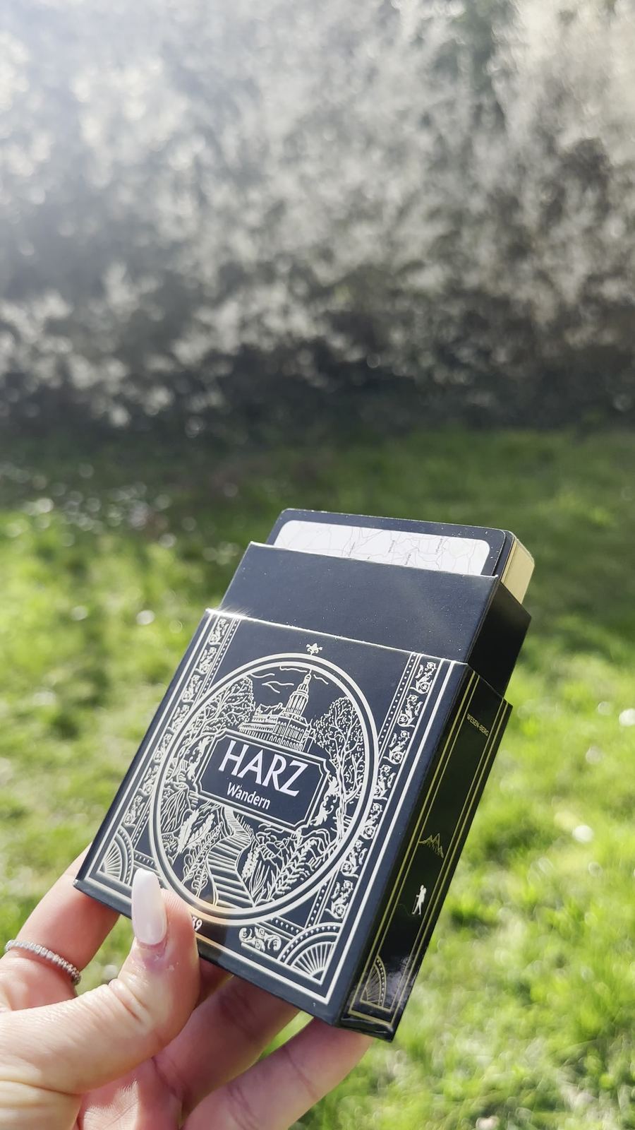 Harz-Box, aus der Karten gezogen werden
